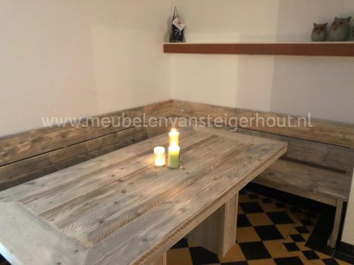 Steigerhout tafel met steigerhout hoekbank