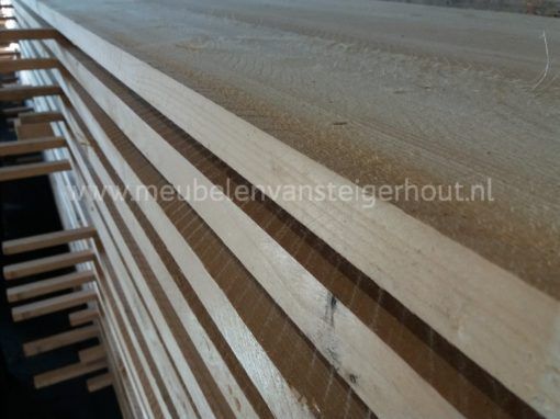 ook bij meubelen van steigerhout kunnen de meubelen worden gemaakt van nieuw steigerhout