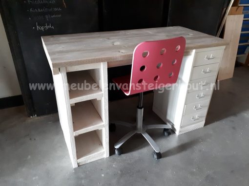Steigerhout bureau voor kinderen met 2 witte kasten