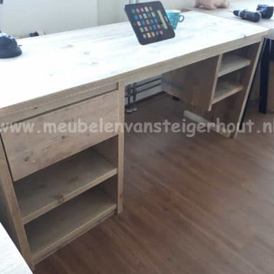 Steigerhout bureau met 2 kasten