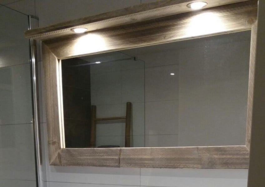 Steigerhout spiegel voor badkamer